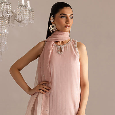 Velvet Dresses: The Latest Pakistani Trend 2025 Vanya Velvet Dresses: The Latest Pakistani Trend 2025 Vanya